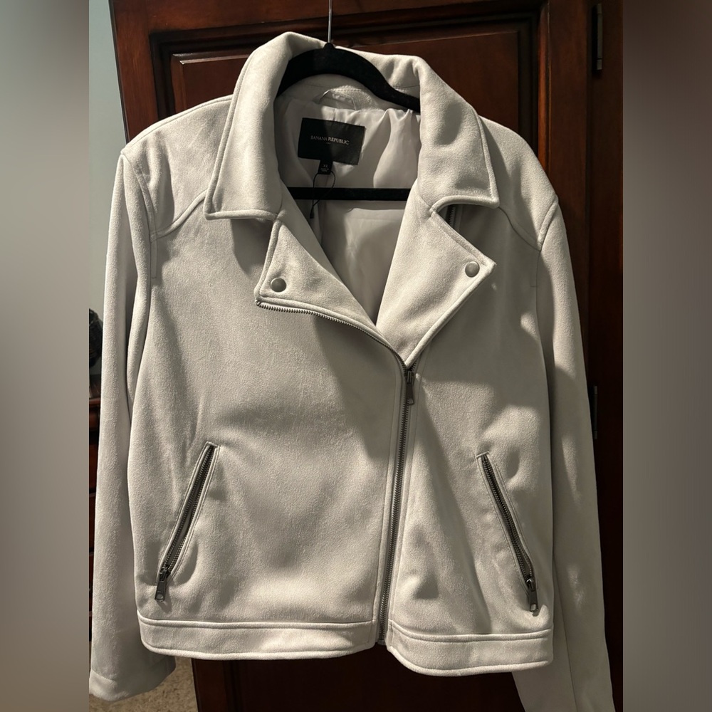 Banana Republic women’s size XL light gray suede like Moto style jacket.
